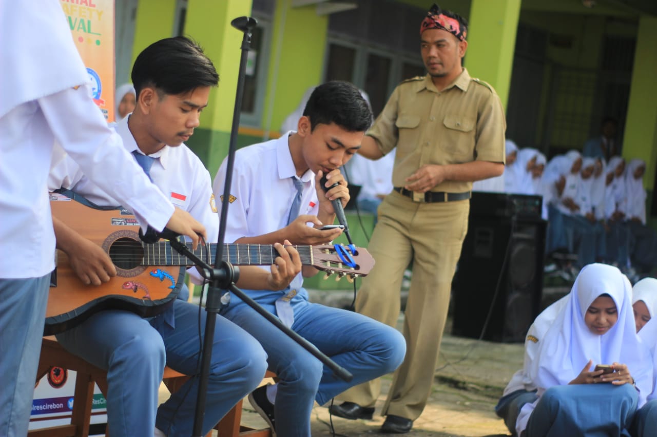 Kemeriahan Acara Pesantren Millenial di Ponpes Manba’ul ‘Ulum Kemeriahan Acara Pesantren Millenial di Ponpes Manba’ul ‘Ulum