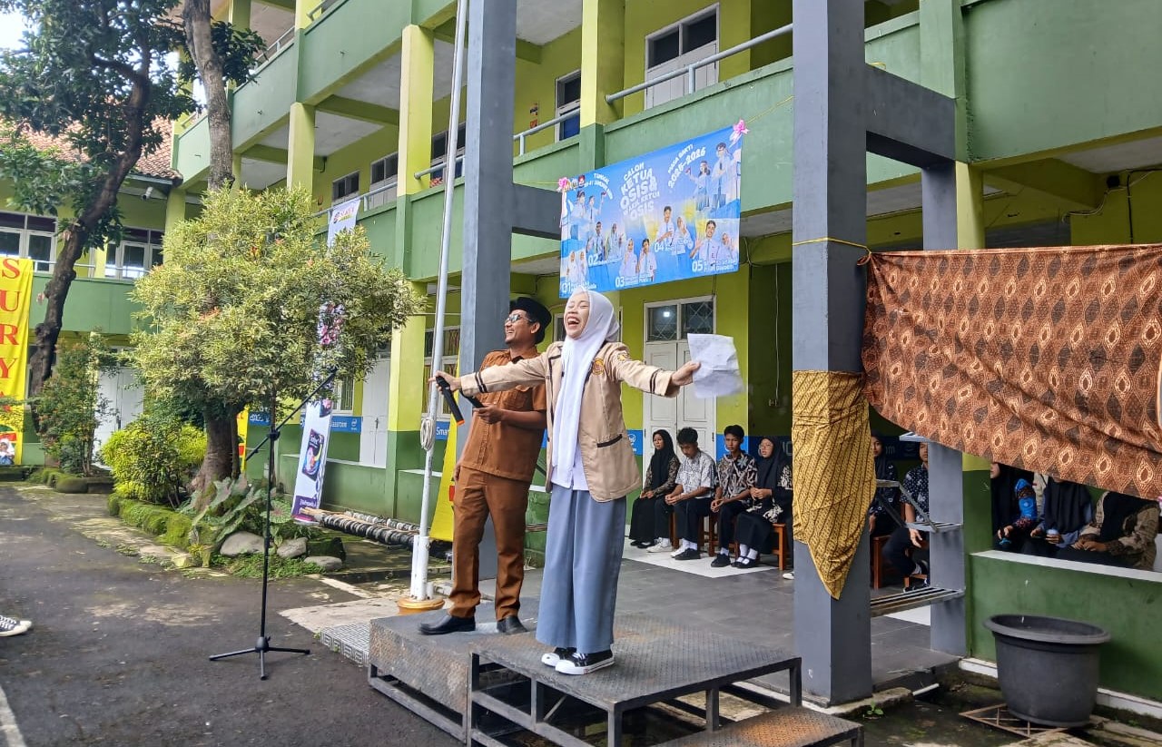 Kisah Inspiratif (3) Zianty Siswa Program Keahlian Manajemen Perkantoran dan Layanan Bisnis (MPLB) yang berbakat Sebagai Master of Ceremony (MC) Profesional