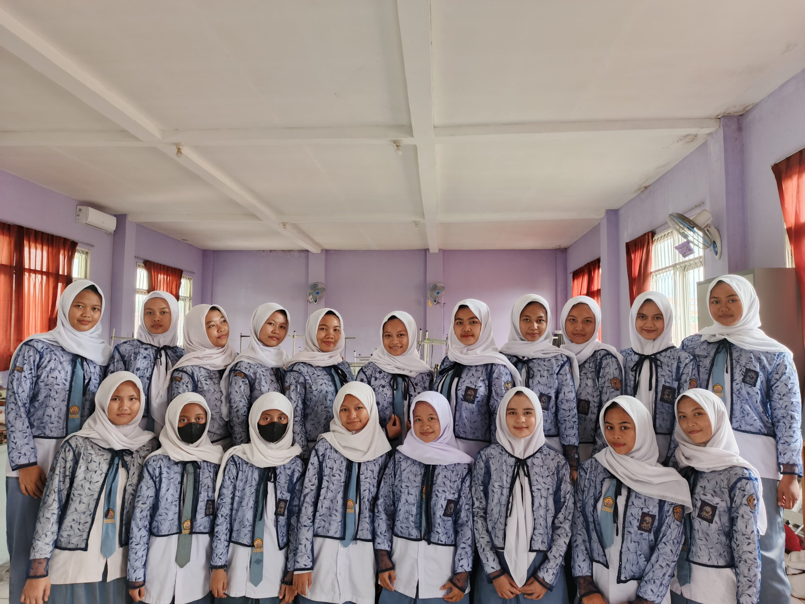 Pembuatan Outer Brokat Mata Pelajaran Produk Busana