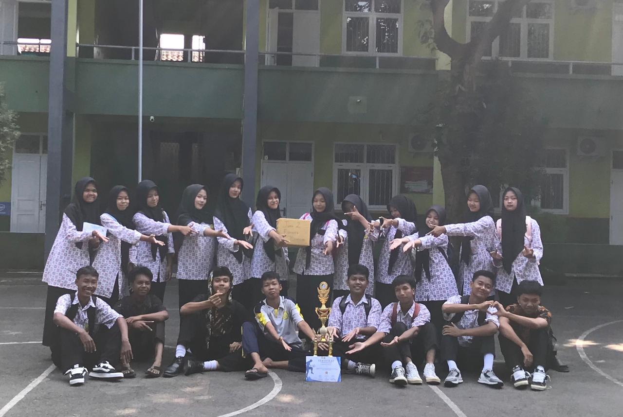 10 TKJ 3 Sabet Piala Futsal dalam Kemeriahan PORAK SMK MANBA’UL ULUM